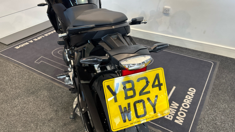 BMW F900 R